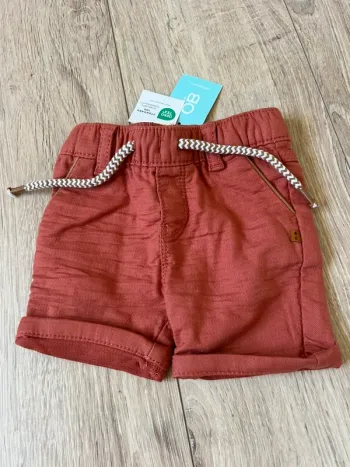 Short neuf