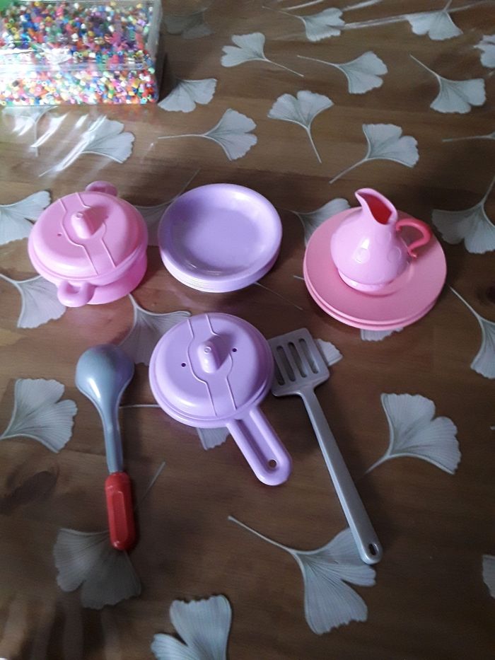 Dinette rose et mauve en plastique - photo numéro 3