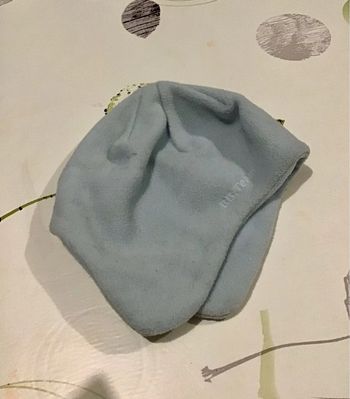 Bonnet polaire bleu clair taille 6-12 mois