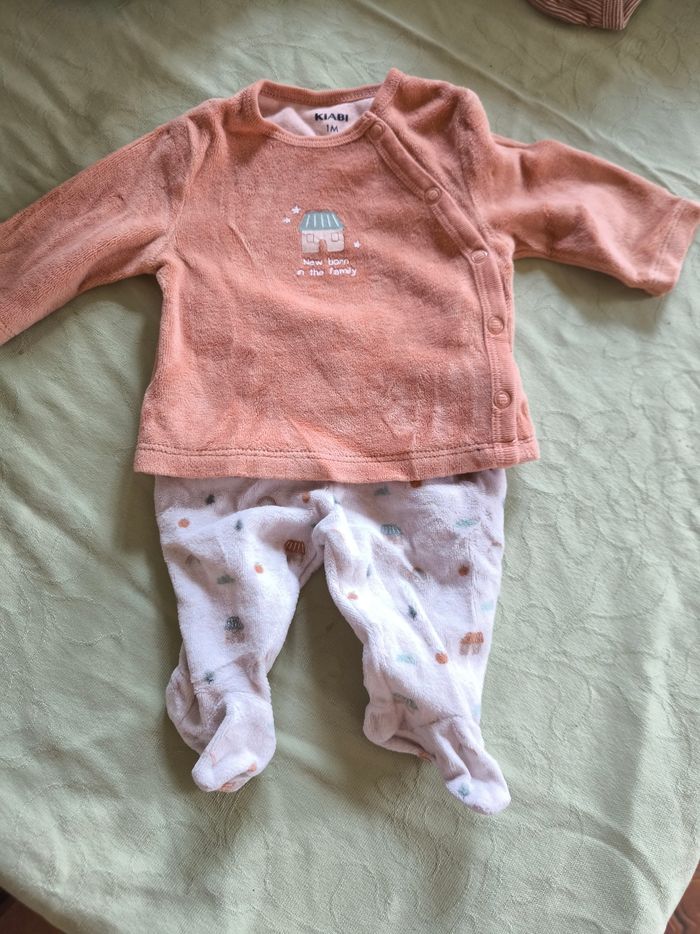 Lot de pyjamas en 1 mois - photo numéro 3