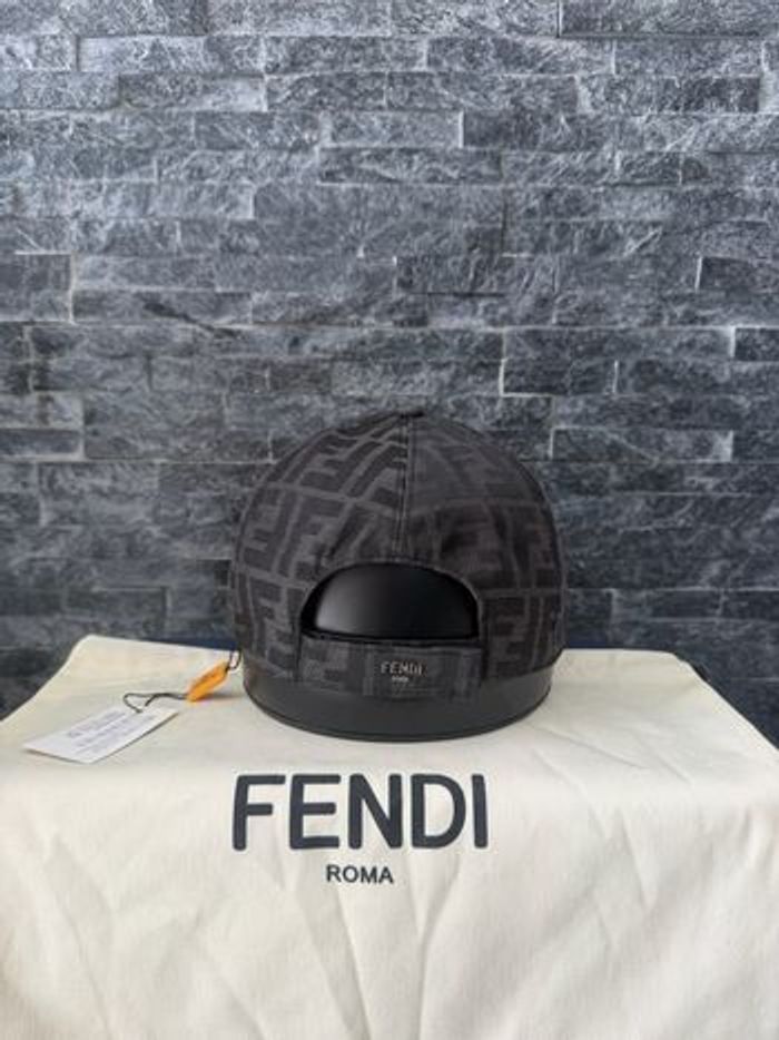 Casquette fendi - photo numéro 4