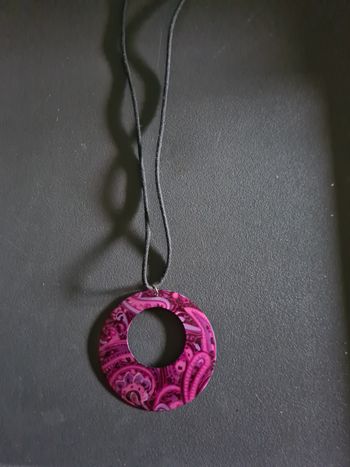 Collier. Lien 56 cm. rose