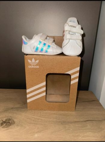 Chaussures baskets adidas superstar crib