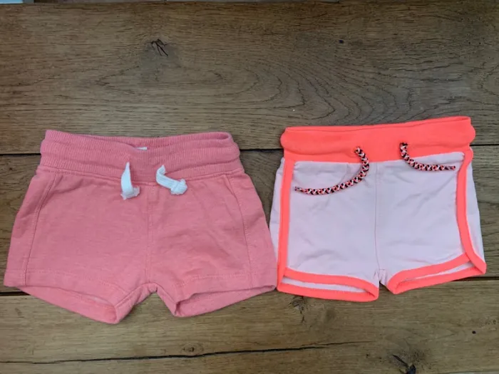 Lot de deux shorts taille 56