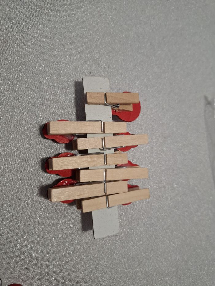 Joli lot mini pinces à linge et coccinelles en bois autocollantes neuf - photo numéro 3