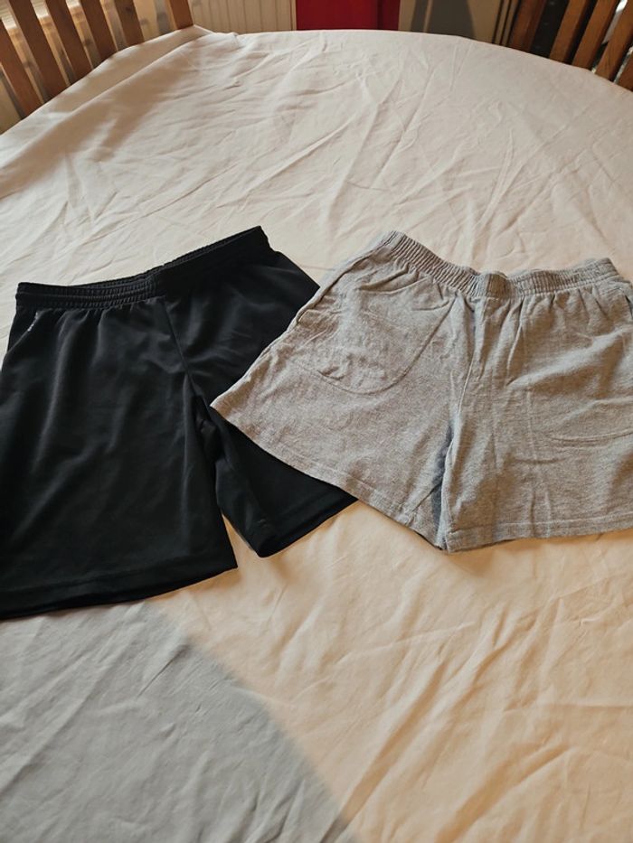 Lot 2 shorts decathlon 10 ans - photo numéro 2