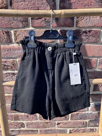 Short taille 8 ans neuf 