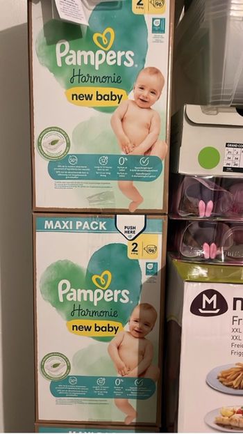 2 cartons couches t2 harmonie Pampers neuf 