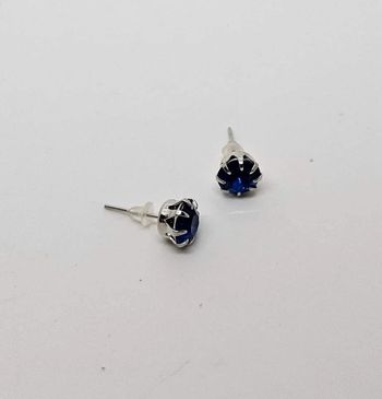 Paire de boucle d'oreille neuve bleu contour argenté