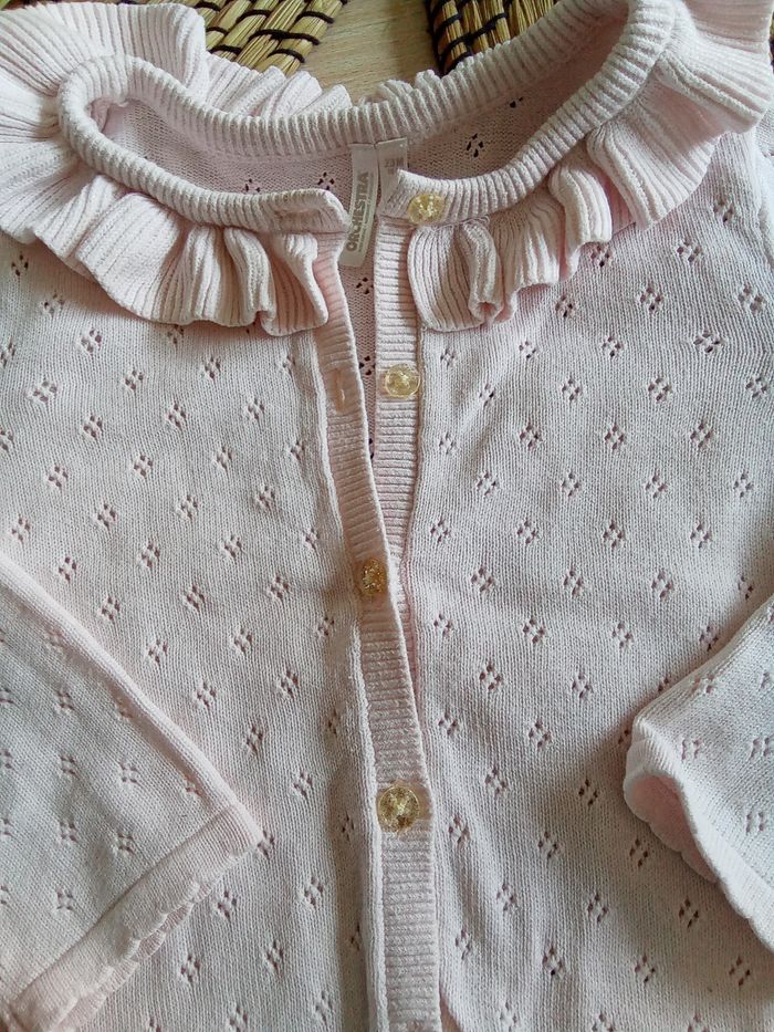 Gilet rose avec jolis motifs en broderie Orchestra taille 24 mois - photo numéro 4