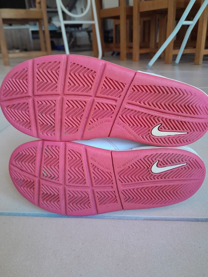 Baskets Nike pointure 31 - photo numéro 6