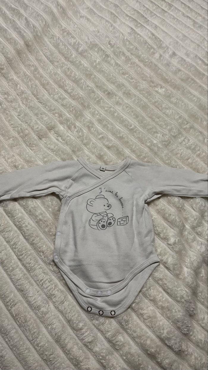 Lot de body 6mois - photo numéro 5