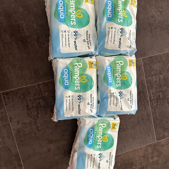 Lot de 4 paquets de 144 lingettes  Pampers NEUF