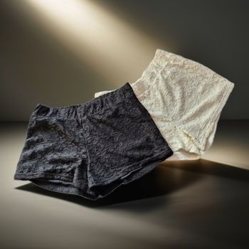 Superbes shorts courts en dentelle