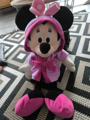 Grande peluche Minnie Mouse en peignoir – 60 cm