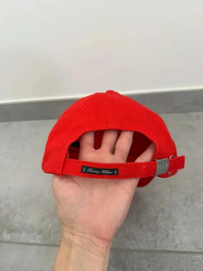 Casquette Tommy Hilfiger rouge logo brodé comme neuve - photo numéro 4