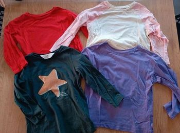 Lot 4 tee shirts manches longues h&m 98-104cm