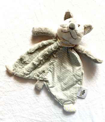 Renard Gris Doudou Robe Verte Partie Fourrure Partie Lignes Verticales Peluche Petits Enfants Bébés