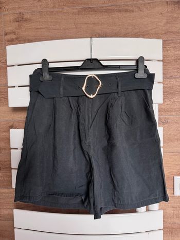 Short fluide taille haute avec ceinture