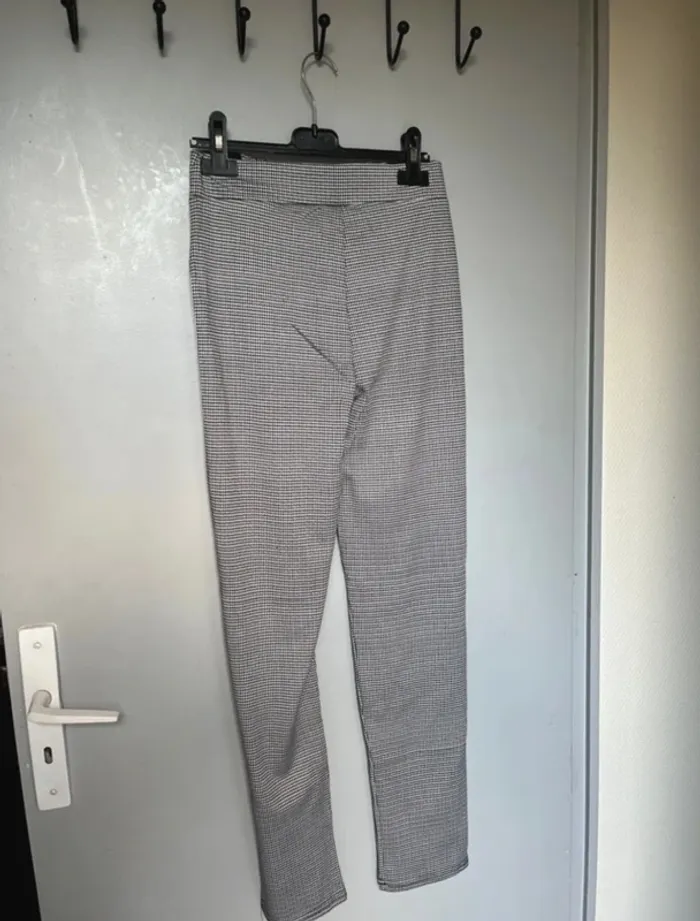 Pantalon noir et blanc - photo numéro 4