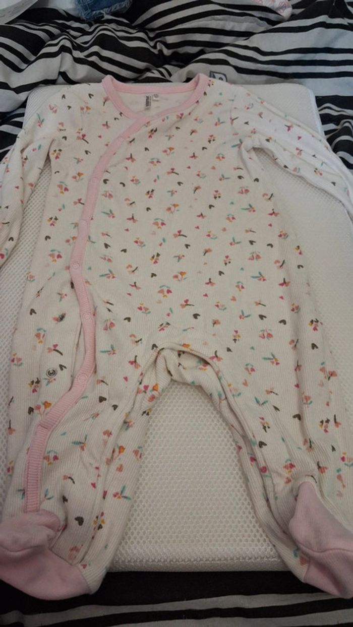 Lot pyjamas 6 mois - photo numéro 2