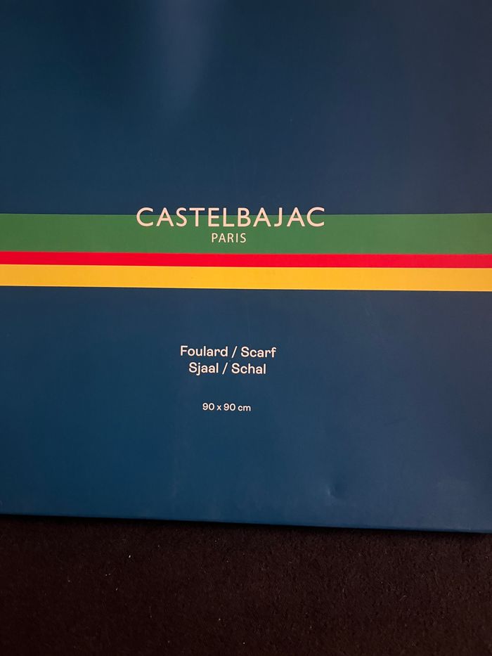 Magnifique foulard Castelbajac Paris 90/90 cm Neuf - photo numéro 6