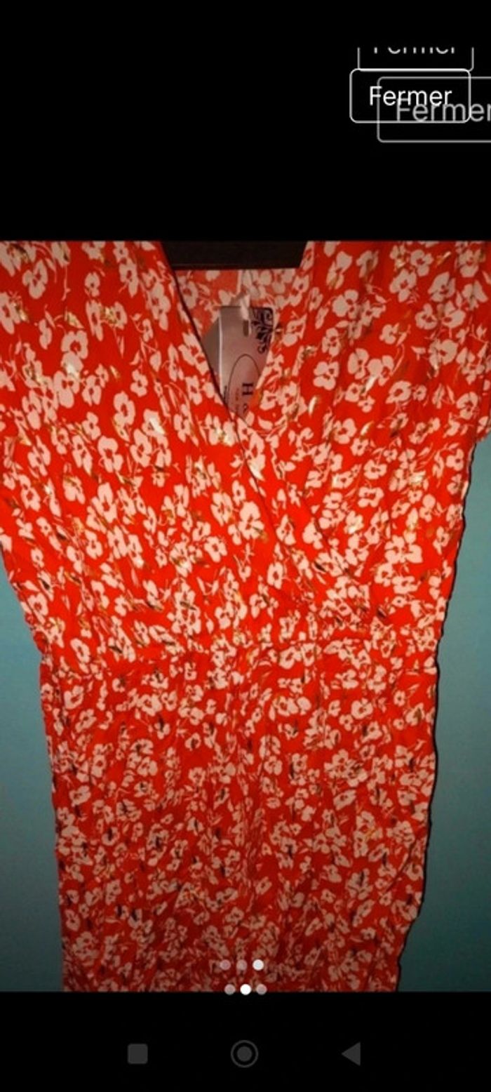 Très belle robe rouge et dorée - photo numéro 2