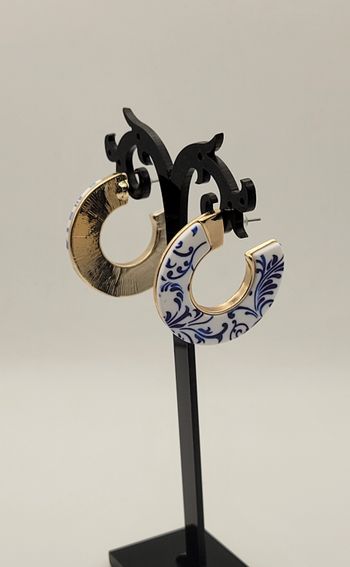 BOUCLES D'OREILLES ANNEAUX CREOLES ARABESQUE BLANC BLEU ! NEUF