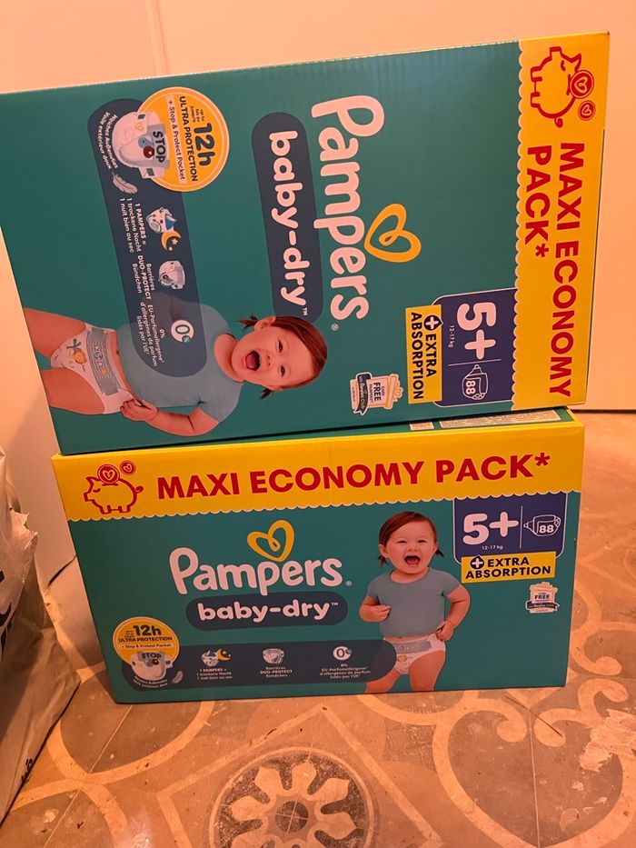 Lot 2 carton taille 5+ couche Pampers