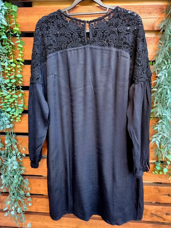 Robe noire élégante Promod – Taille M – Dentelle au col – État correct - photo numéro 2