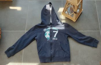 Sweat zippé football 10 ans
In Extenso