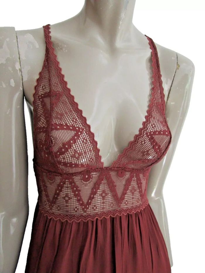 nuisette a bretelles fines réglables  marque etam  taille indiquée S = 36/38 - photo numéro 2