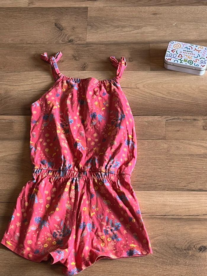 Je vend un combinaison short fille taille 5 ans très bon état - photo numéro 2