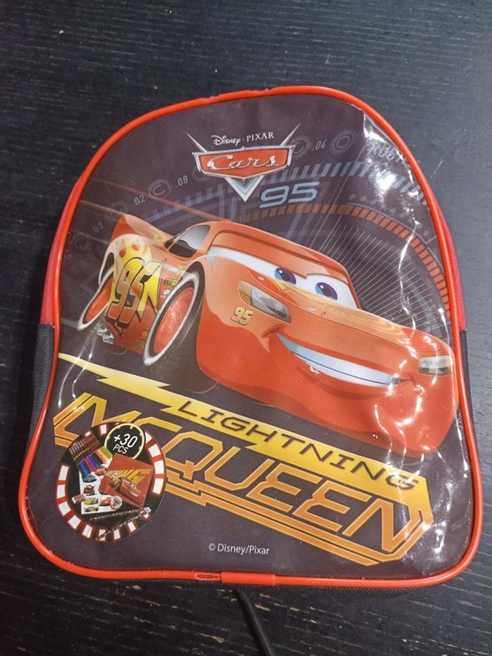 Sac a dos avec 30 pièces scolaires