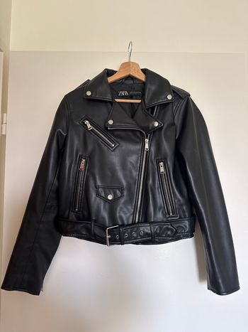 Veste en cuir noir Zara Coupe tendance Très bon état