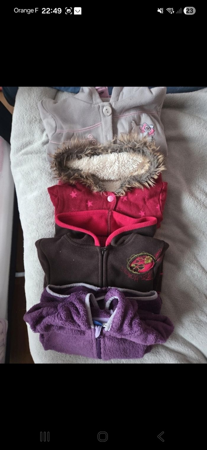 Lot 4 gros gilets hiver bien chaud 2 ans