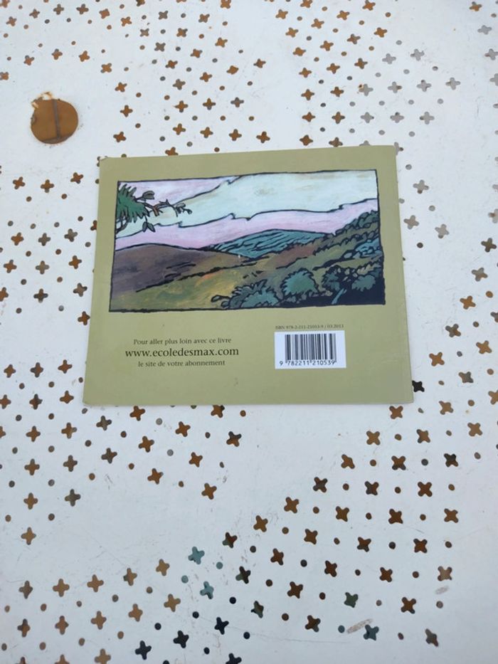 Livre derrière la Colline - photo numéro 2