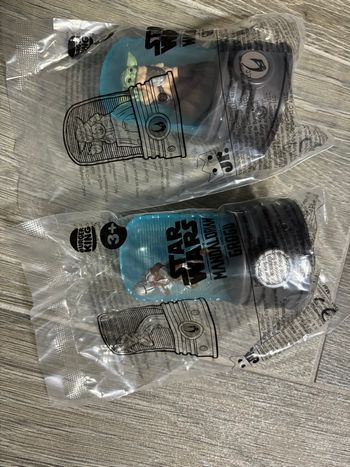 Figurine Yoda et Mandalorian Burger King collection the star wars Mandalorian and Grogu