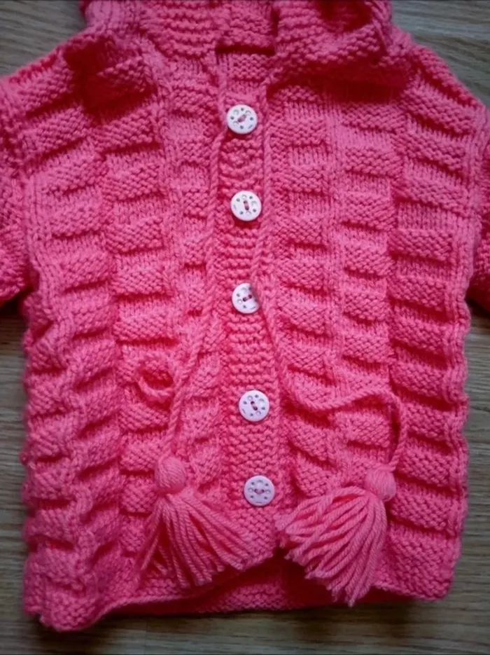 Gilet orange corail. Fait main. Fille. 
Taille 18 24 mois - photo numéro 3