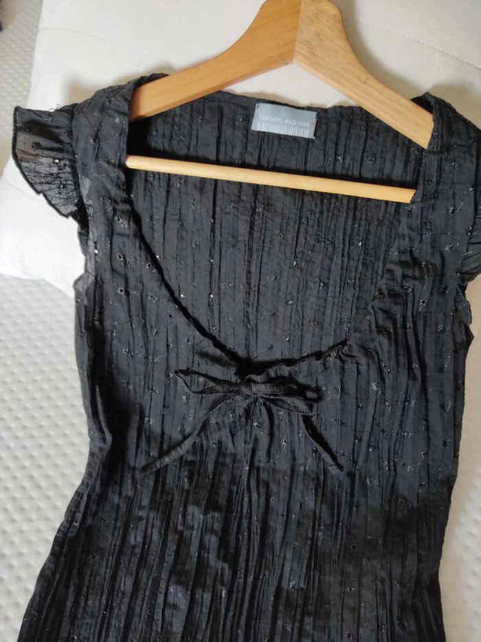 Haut noir taille 38 équivaut 34/36