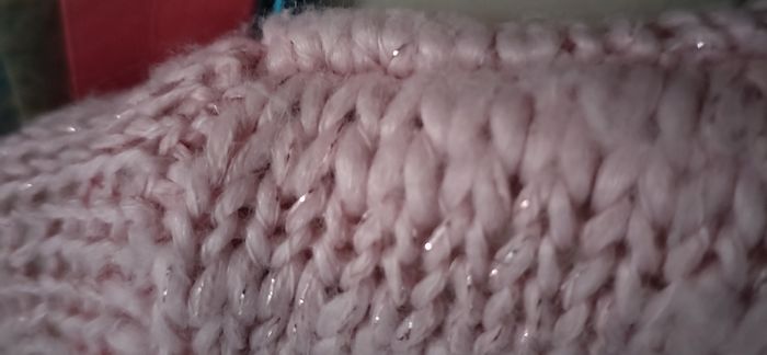 Gilet chaud légèrement pailleté en très bon état - photo numéro 2