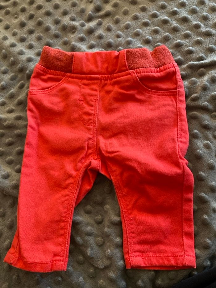 Pantalon rouge 3 mois
