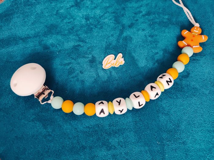 Attache tétine personnalisée