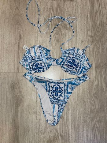 Maillot de bain bikini bleu et blanc Asos