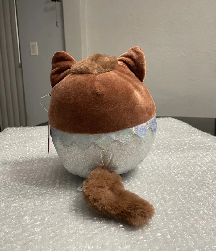 Squishmallows Lyca Hershey embrasse le loup-garou - photo numéro 3