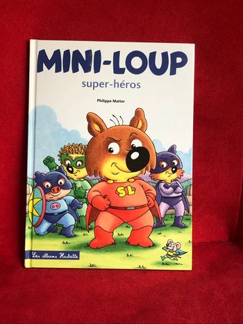 Livre mini loup super héros
