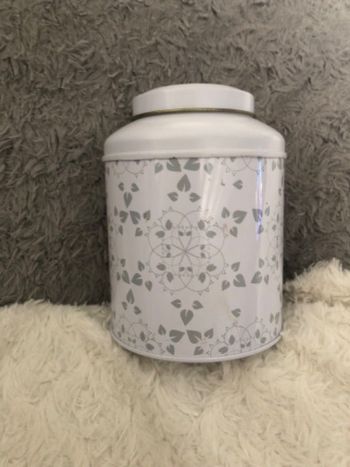 Boîte à thé BARONNY’S en métal blanc décor gris