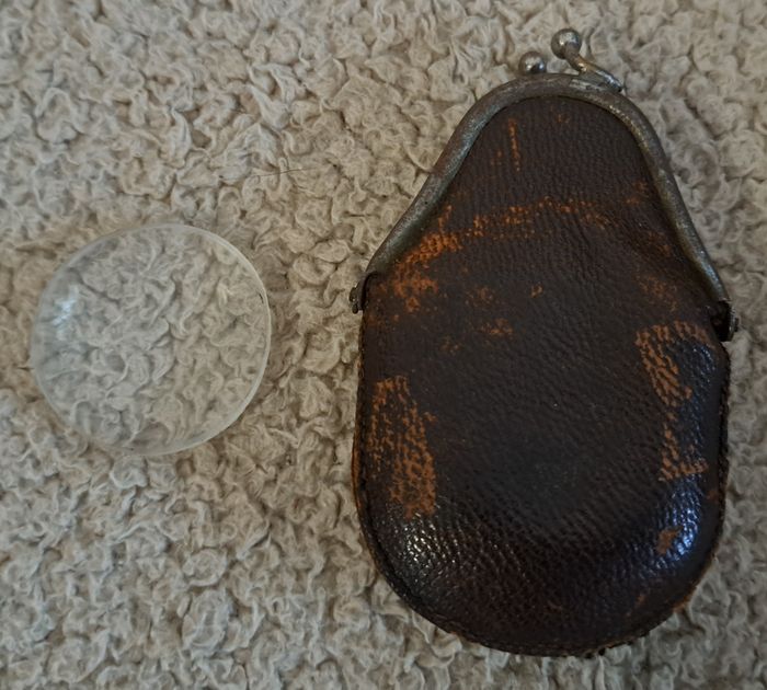 Ancien verre grossissant, loupe dans son étui - photo numéro 2