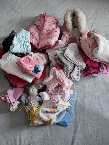 Gros lot filles 6/9/12/24 mois de 50 pièces 