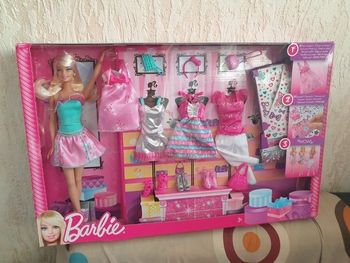 Barbie et ses divers accessoires